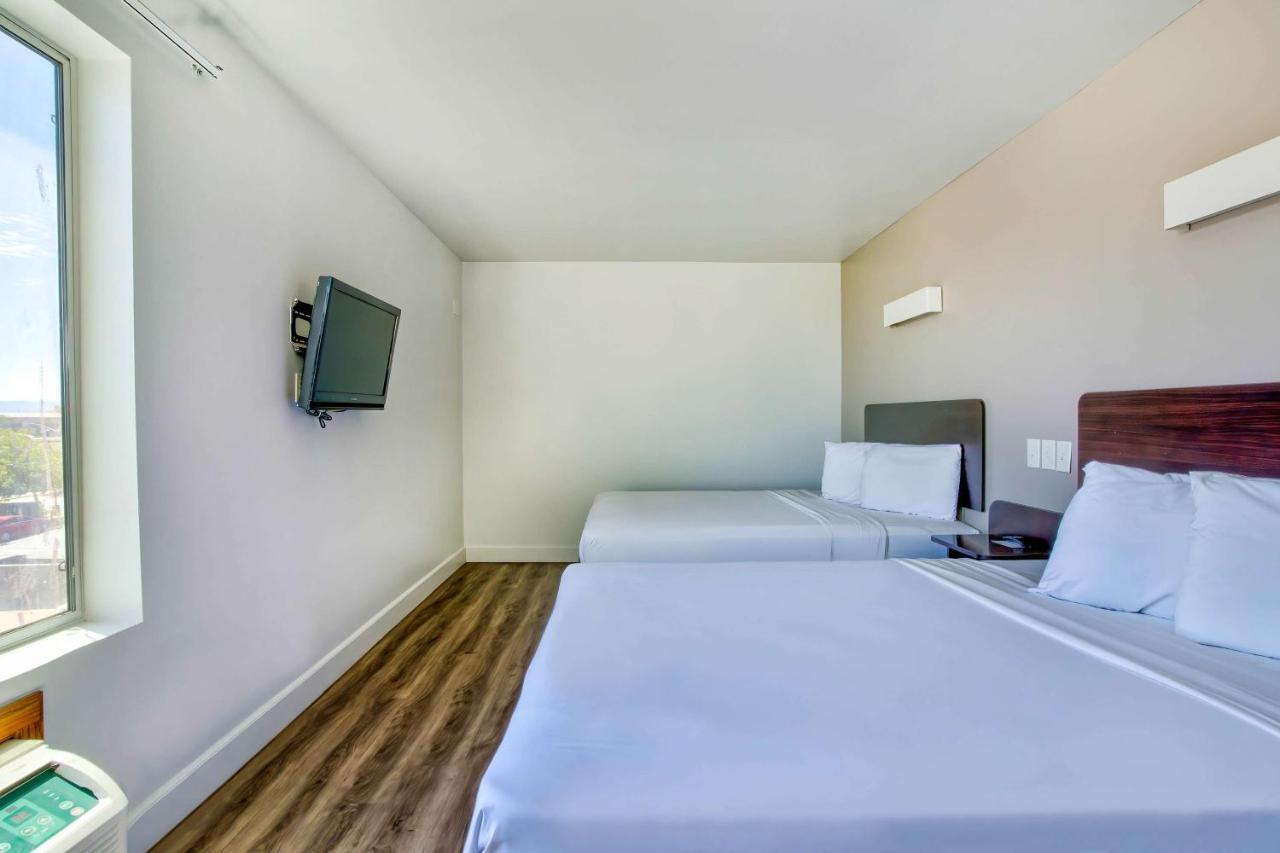 Motel 6-Hesperia, CA - West Main Street I-15 Buitenkant foto