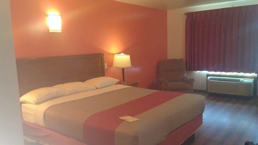 Motel 6-Hesperia, CA - West Main Street I-15 Buitenkant foto